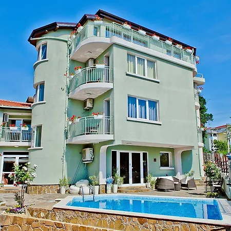 Amfora Hotel 3*
